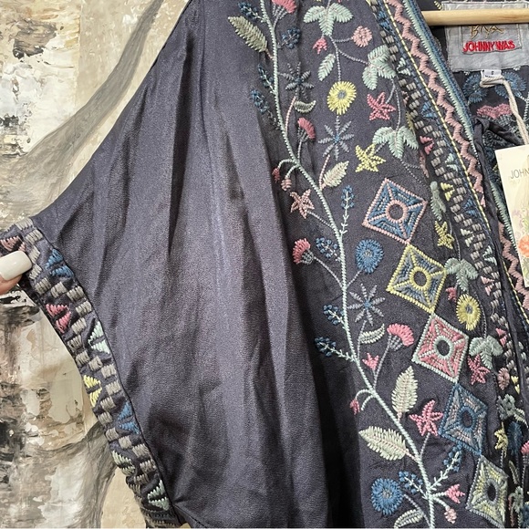 NWT!•Johnny Was•Embroidered Blouse•Lace Up V-Neck•Oversized - Picture 5 of 10